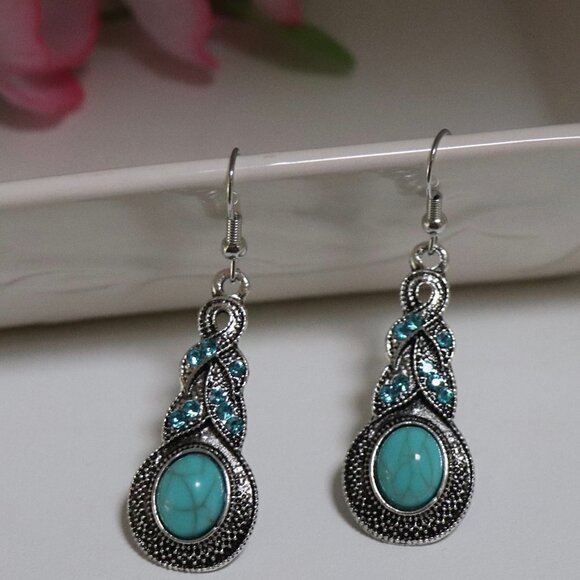 Lady Arya Blue & Silvertone drop earrings - Picture 3 of 3